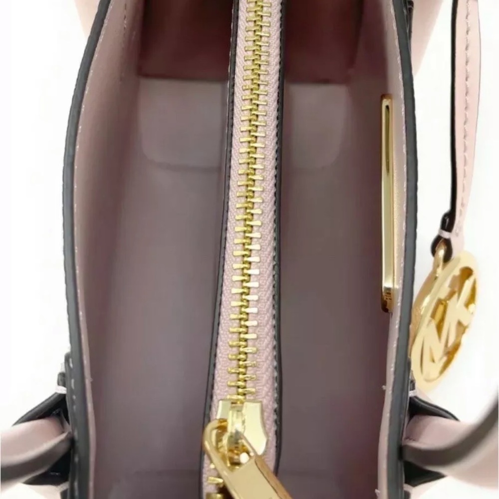 NWT Michael Kors Handbag💕Gaby’sBags - Picture 8 of 8